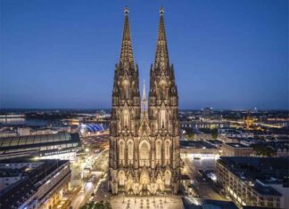 Reconstructing the Night Identity of Cologne Cathedral